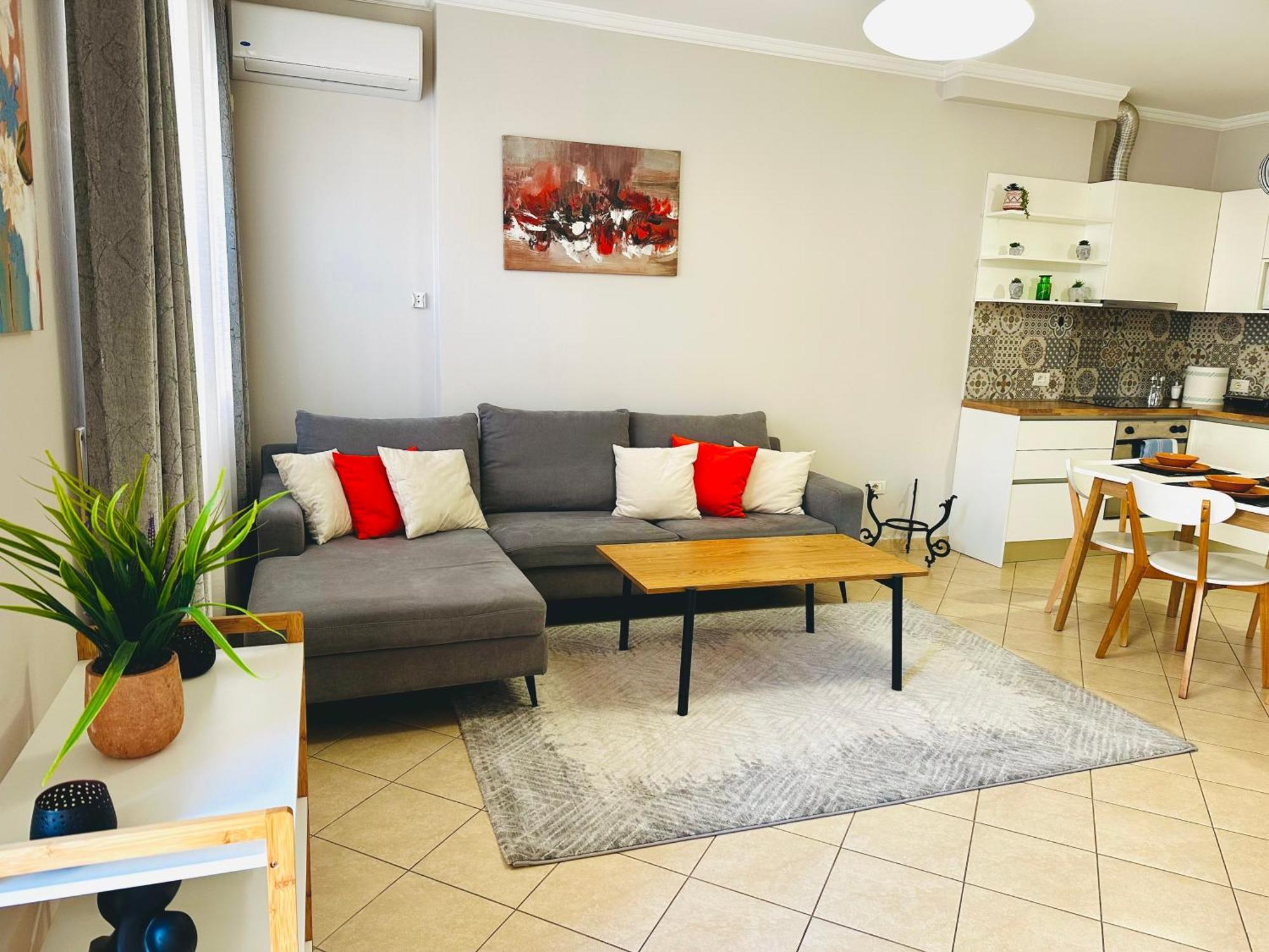 Quiet & Spacious City Center Apartment - 4 Min Walk Tirana Eksteriør billede